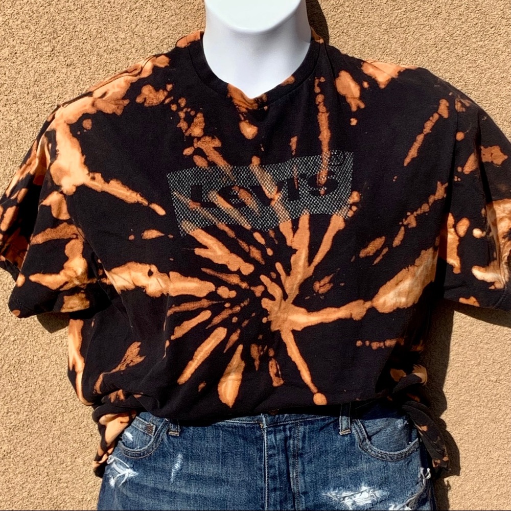 Levi’s Custom Bleach Tee - image 1